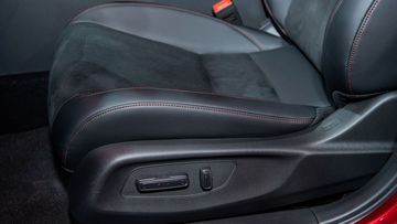 Phiên bản Honda Civic RS trang bị ghế lái chỉnh điện