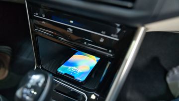 Volkswagen Virtus 2023 cũng được trang bị nhiều cổng sạc với công nghệ hiện đại