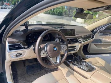 BMW 730Li 2024 gây ấn tượng mạnh với khoang nội thất đẹp mắt