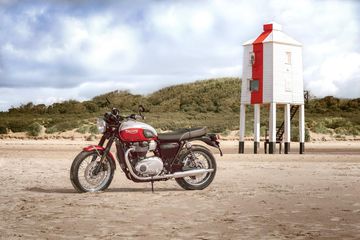 Bonneville T100 sở hữu hàng trăm phụ kiện đã được ra mắt