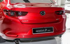 Ống xả trên Mazda3 2021 đặt đối xứng