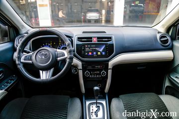 Góc chữ A trên Toyota Rush 2021 tiếp tục được thiết kế mỏng, rất thuận tiện quan sát cho người lái từ hai bên.