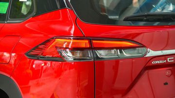 Đèn hậu Toyota Corolla Cross 2024 cũng có một số điều chỉnh nhẹ, tăng tính thẩm mỹ