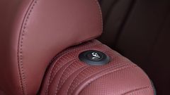 Nút gập nhanh 1 chạm, giúp di chuyển hàng ghế thứ hai về phía trước để hàng ghế thứ ba ra vào dễ dàng