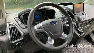 Danh gia so bo xe Ford Tourneo 2019