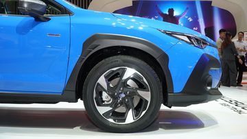Cả hai phiên bản Subaru Crosstrek 2025 đều trang bị la-zăng hợp kim 18 inch thiết kế khá thể thao
