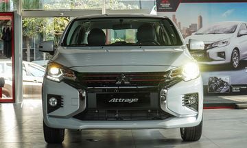 Mặt calăng với chi tiết mạ chrome hình chữ X