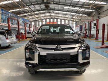 Mitsubishi Triton 2021 mạnh mẽ với mặt ca lăng tạo hình chữ X