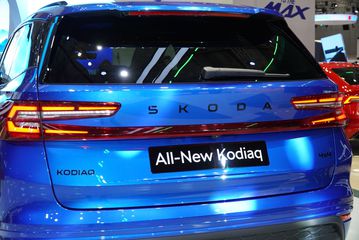 Tổng thể đuôi xe Skoda Kodiaq 2025 cũng được làm mới