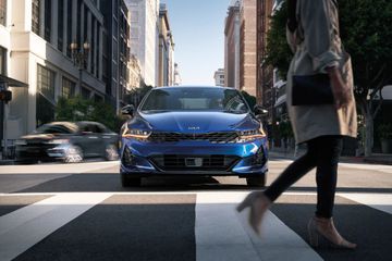 KIA K5 2022 đổi mới mạnh mẽ trong thiết kế, trang bị và động cơ