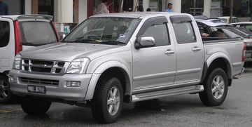Isuzu D-max thế hệ đầu tiên ra mắt năm 2002