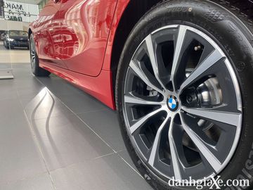 Danh gia so bo xe BMW 320i Sport Line Plus 2020