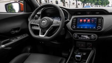 Trang bị tiện nghi của Nissan Kicks 2023 e-POWER cũng ở mức cơ bản với màn hình cảm ứng 8 inch