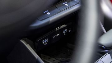 Hyundai Accent 2024 trang bị cổng sạc đa dạng, đầy đủ chuẩn kết nối USB