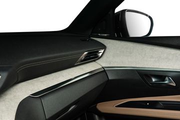 Phiên bản GT cao cấp nhất được Peugeot ưu ái trang bị áo ghế da Claudia Habana màu kem sang trọng. Các mảng ốp trang trí cũng được nâng cấp lên vật liệu alcantara, góp phần hoàn thiện trải nghiệm thị giác và xúc giác cao cấp trên mẫu SUV đến từ Pháp.