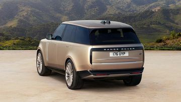 Thiết kế đuôi xe Land Rover Range Rover 2024 theo hướng gọn gàng và hiện đại