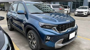 KIA Sonet 2022 nổi bật với lưới tản nhiệt mở rộng và đen bóng