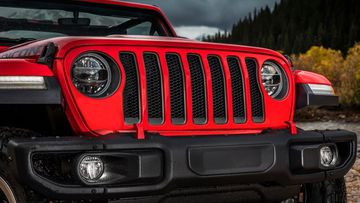 Mặt ca lăng Jeep Wrangler 2023 đã được làm phần viền mềm mại hơn