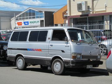 Một chiếc Hiace thế hệ thứ 3 vẫn đang còn hoạt động