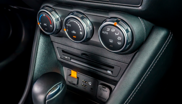 Cụm nút chỉnh điều hòa đặc trưng được áp dụng trên nhiều mẫu xe trong line-up sản phẩm nhà Mazda