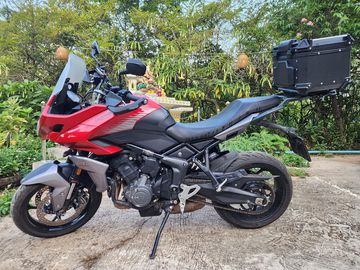 Triumph Tiger 660 2023 màu đỏ