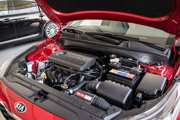 3 phiên bản Deluxe, Luxury và 1.6 Premium sử dụng động cơ xăng Gamma 1.6L MPI