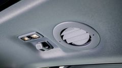 Cửa gió điều hòa phía sau Ford Explorer được lắp đặt trên trần xe