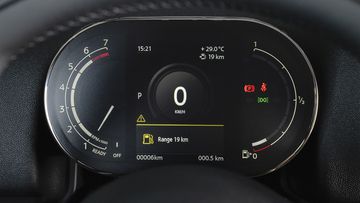 Cụm đồng hồ kỹ thuật được thiết kế tràn viền hình elip