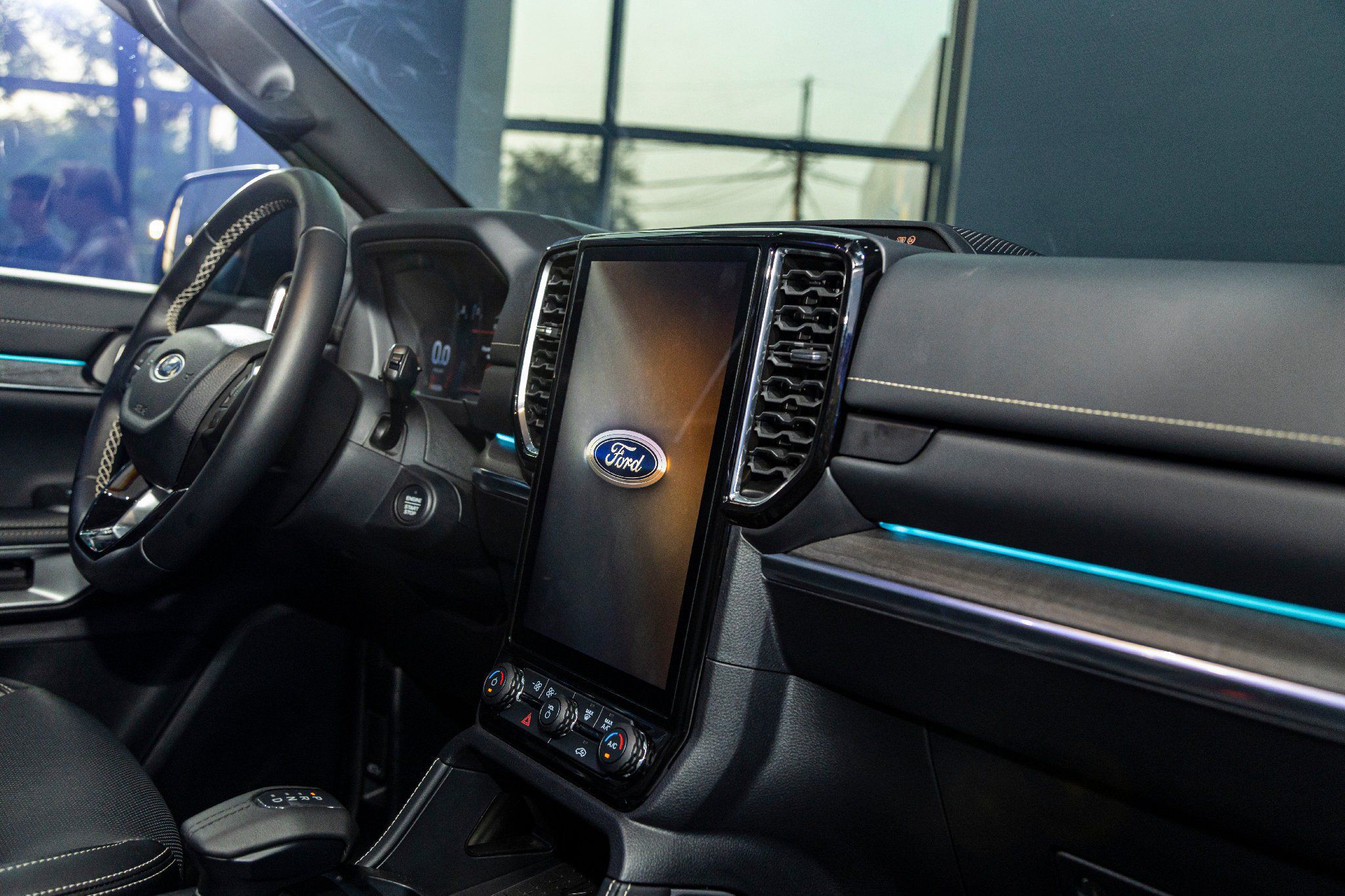 Đánh giá Ford Everest 2024: Giá, KM, nội ngoại thất…