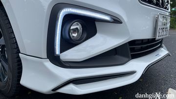 Trên Suzuki Ertiga 2023 có thêm dải đèn LED ban ngày đẹp mắt hơn.