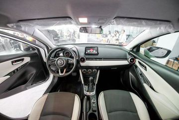 Tiện nghi cao cấp bên trong Mazda 2 2019