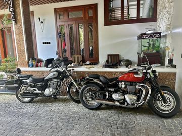 Phần yên xe chỉ cao 765mm với phần đệm dày và êm