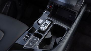 Hyundai Custin 2024 trang bị cần số