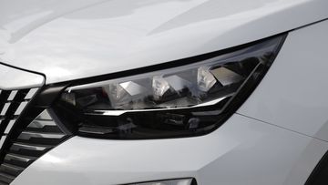 Đèn pha Peugeot 2008 2025 đã được thiết kế mới liền mạch với mặt ca-lăng