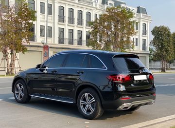 Mercedes GLC 200 2023 sở hữu cụm đèn hậu có đồ họa dạng khối hộp đẹp mắt