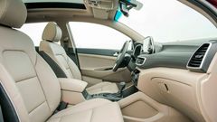 Hàng ghế trước rộng rãi của Hyundai Tucson 1.6T-GDi