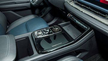 Bảng điều khiển trung tâm Ford Territory 2023 trông khá gọn gàng nhưng không kém phần tinh tế