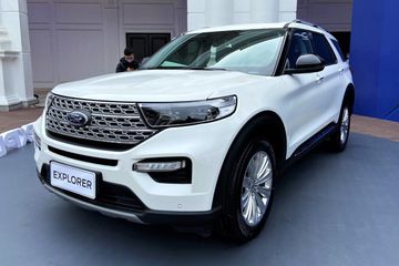 Về thiết kế, Ford Explorer 2022 vẫn giữ nguyên vẻ ngoài bề thế và khỏe khoắn đặc trưng