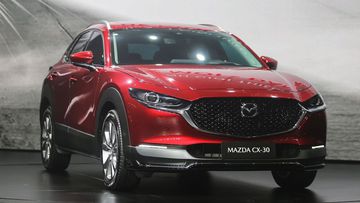 Mazda CX-30 có vẻ ngoài tinh gọn, cuốn hút nhờ lớp sơn bóng sáng đầy ấn tượng