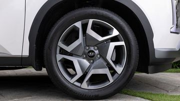 Hyundai Palisade 2024 trang bị la-zăng 20 inch trên phiên bản Prestige