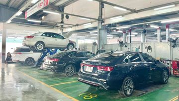 Khu vực sửa chữa với các trang thiết bị hiện đại