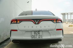 Dải đèn hậu LED chữ V  đặc trưng của VinFast