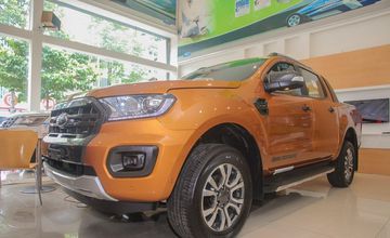 Cụm đèn pha của Ford Ranger 2019 được thiết kế hình vuông thay vì dạng chữ C như trước đây