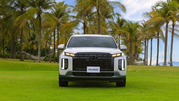 Đầu xe Hyundai Palisade 2024 vuông vức và hiện đại, vững chãi như một chiếc khiên