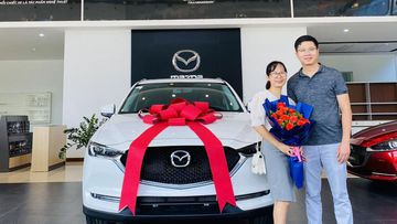 Bàn giao xe cho khách tại Mazda Hà Giang