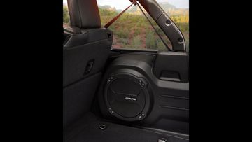 Jeep Wrangler 2023 cũng trang bị hệ thống âm thanh Alpine Premium 9 loa cao cấp, 522 watt