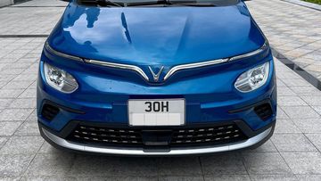 Cản trước có tạo hình hầm hố, cứng cáp