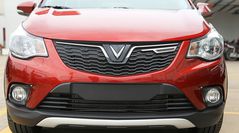 Hai đường viền crom sải cách là điểm nhận diện thương hiệu của xe VinFast 