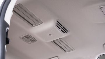 Hệ thống cửa gió trên trần cho hàng ghế sau