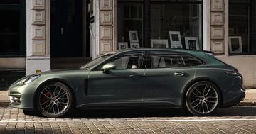 Hông xe Porsche Panamera 2024 với những đường dập nổi mềm mại